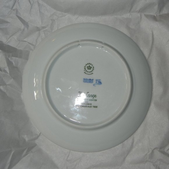 1964 ROYAL COPENHAGEN Christmas Plate  Fetching the Christmas Tree - Picture 3 of 3